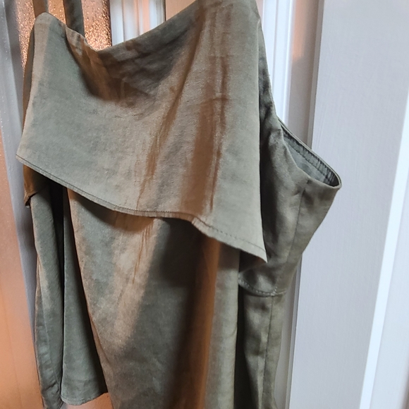 Banana Republic  Olive Green Bow Tie  Back Top - Picture 7 of 15